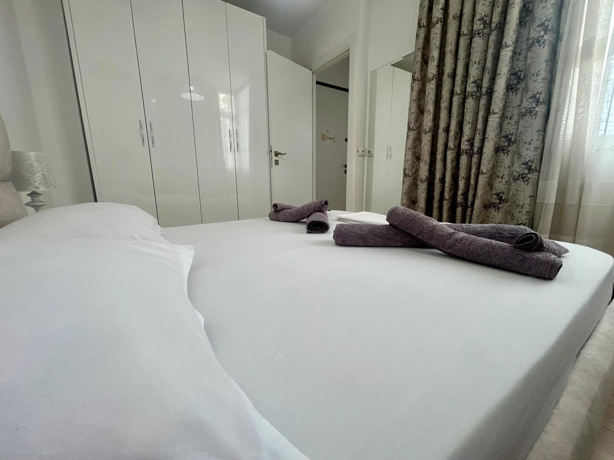 A&X Lovely And Central Apartment - 24H Self Check-In Тирана Экстерьер фото