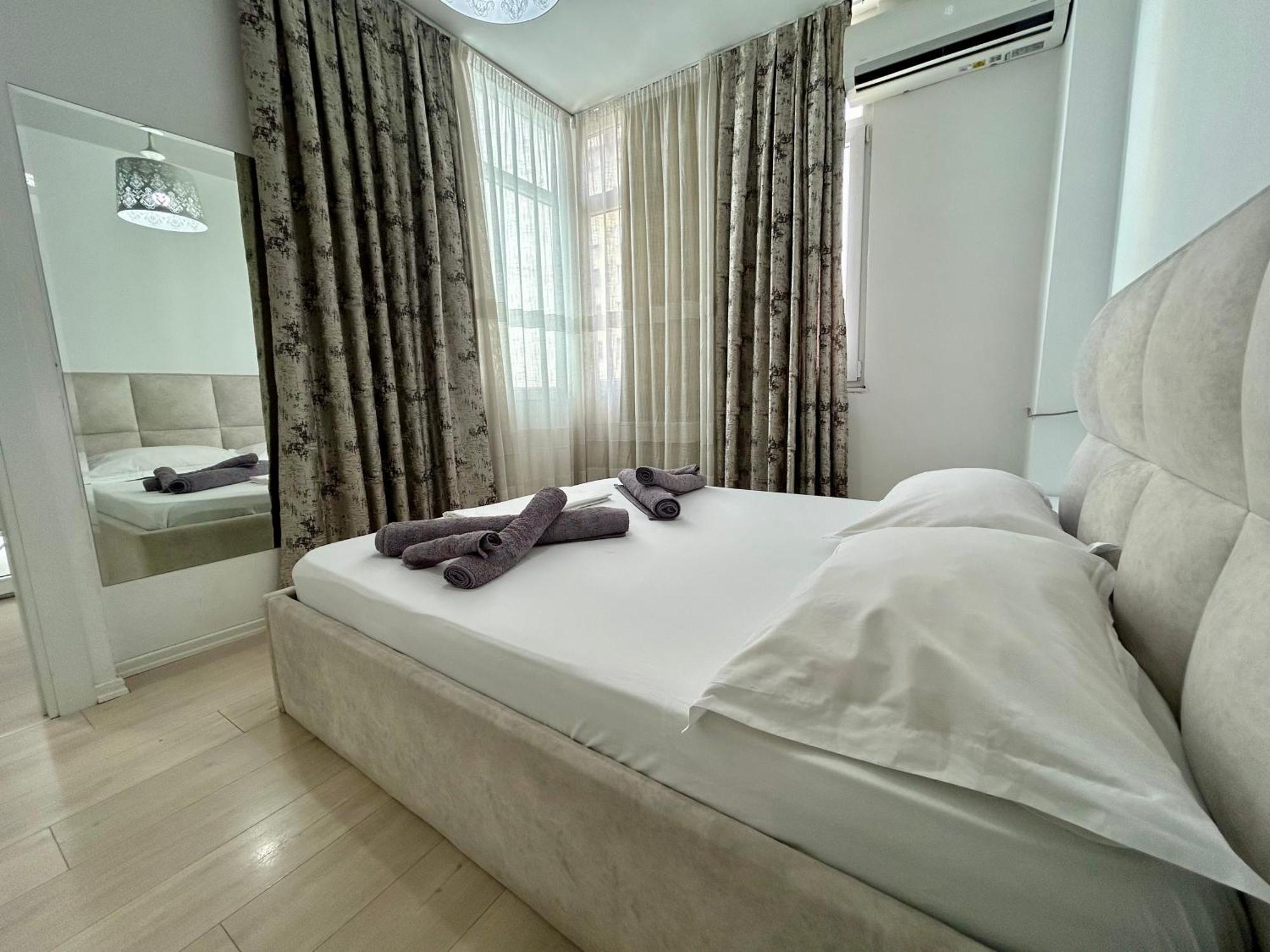 A&X Lovely And Central Apartment - 24H Self Check-In Тирана Экстерьер фото